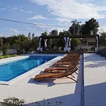 别墅 Modern With Private Heated Pool And Lounge Area For A Relaxing *
