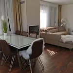 Modern With Private Heated Pool And Lounge Area For A Relaxing