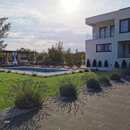 Modern With Private Heated Pool And Lounge Area For A Relaxing 别墅 Vinišće